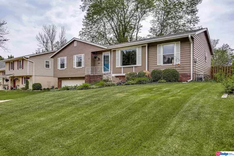 13611 Gold St, Omaha, NE 68144