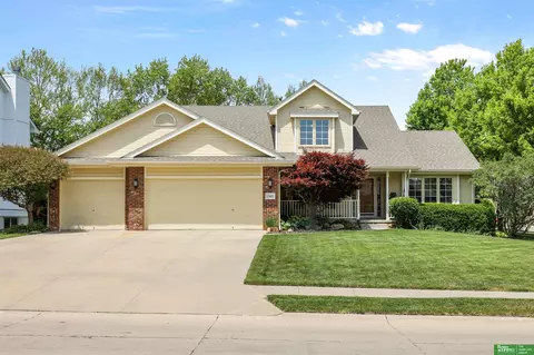 13602 S 18th St, Bellevue, NE 68123