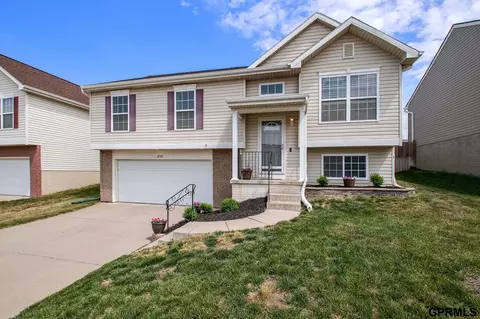 10910 Hanover St, Omaha, NE 68142