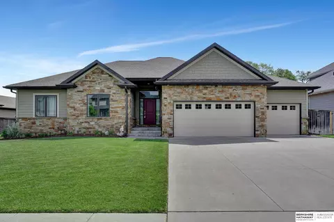 6610 Granite Ridge Ct, Lincoln, NE 68526