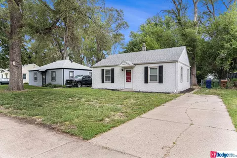 2805 Calhoun St, Bellevue, NE 68005