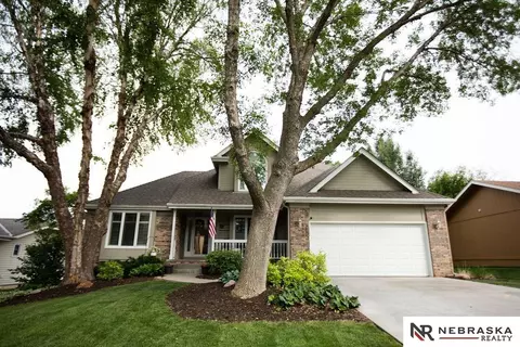 1007 Leprechaun Ln, Papillion, NE 68046