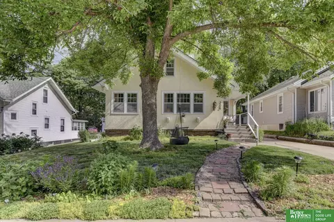 206 Locust Lodge Ave, Council Bluffs, IA 51503