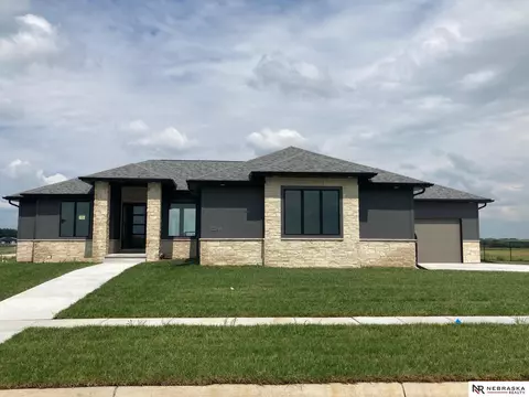 10244 S 77th St, Lincoln, NE 68516