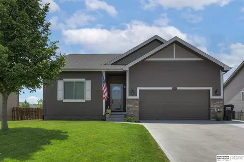 21201 Flagstone Dr, Gretna, NE 68028