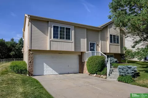 14913 Binney St, Omaha, NE 68116