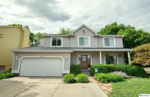 16929 M Cir, Omaha, NE 68135