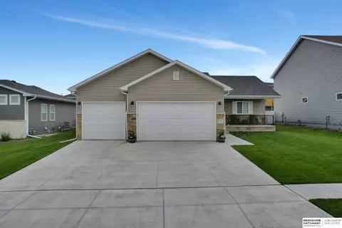 1610 NW 52nd St, Lincoln, NE 68528