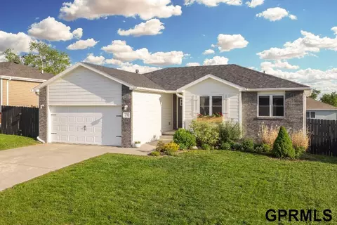 235 Orchard Pl, Hickman, NE 68372