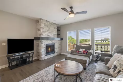 18301 Summit Dr, Omaha, NE 68136 photo 3