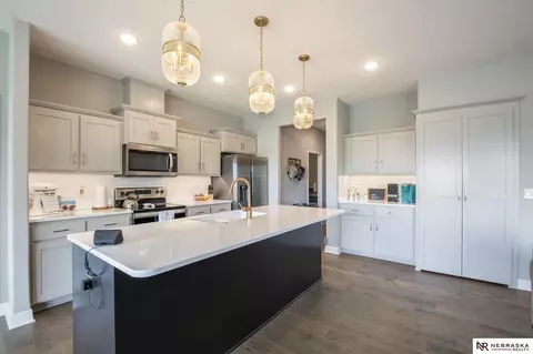 18301 Summit Dr, Omaha, NE 68136 photo 5