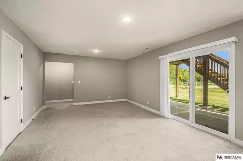 18301 Summit Dr, Omaha, NE 68136 photo 23