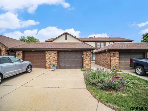 7016 Shamrock Rd, Lincoln, NE 68506