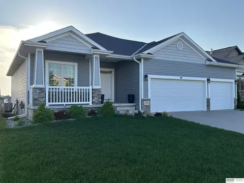 7711 Sonatta Dr, Lincoln, NE 68516