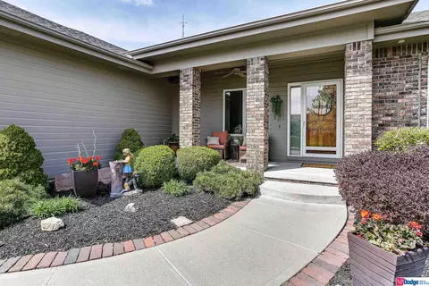 10218 Emiline St, La Vista, NE 68128