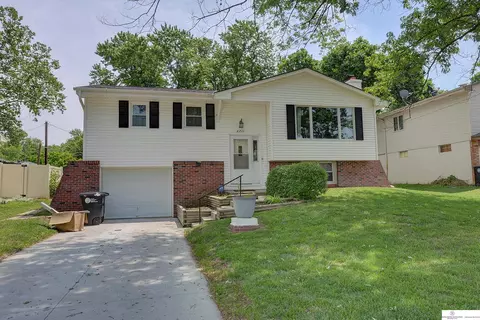 6711 N 78 St, Omaha, NE 68122