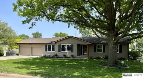 10306 Hilltop Rd, Omaha, NE 68134