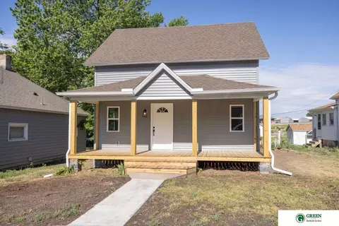 1311 N Burlington Ave, York, NE 68467
