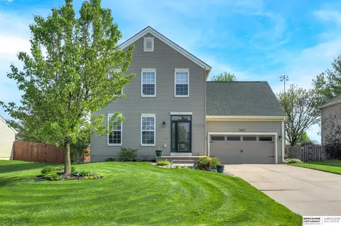 20047 Hackberry Dr, Gretna, NE 68028