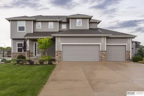 9625 N 150 Ave, Bennington, NE 68007