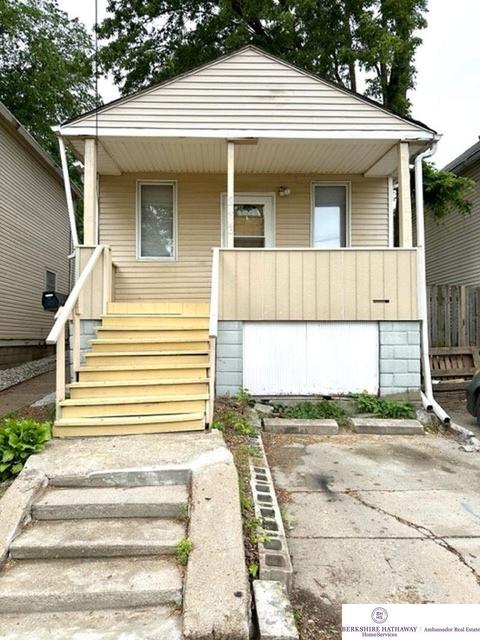 2413 Pacific St, Omaha, NE 68105