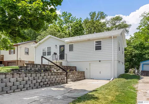2414 S 6 St, Omaha, NE 68108