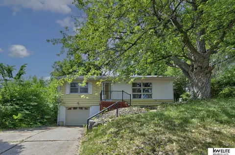 8531 Underwood Ave, Omaha, NE 68114