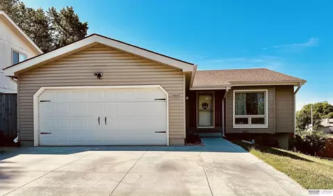 13321 Frederick Cir, Omaha, NE 68138