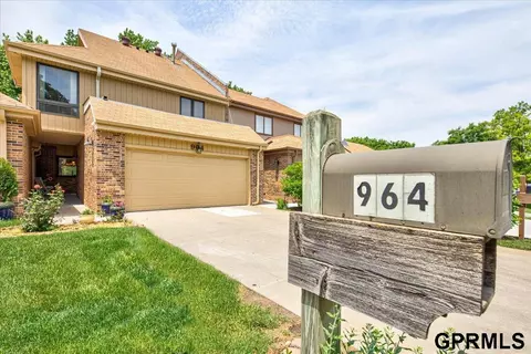 964 S 119 Ct, Omaha, NE 68154