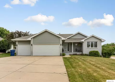 9107 S Glenview Dr, La Vista, NE 68128
