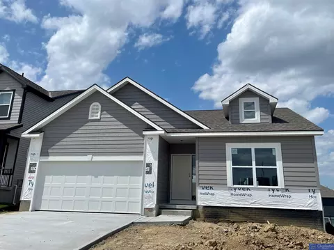 17806 Ogden St, Omaha, NE 68116
