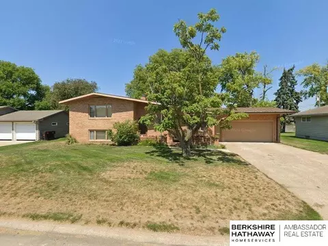 2304 Parkview Dr, Fremont, NE 68025