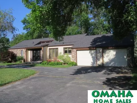 5744 N 79 St, Omaha, NE 68134