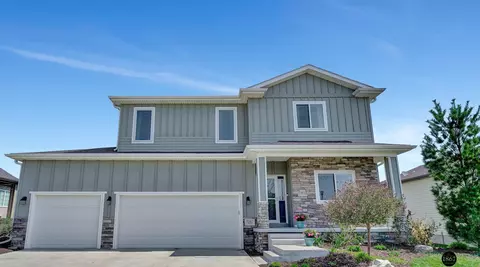 7240 Andy Dr, Lincoln, NE 68516