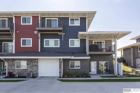5922 N 158th Plz #2102, Omaha, NE 68116