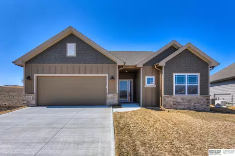 9706 S 103 Ave, La Vista, NE 68128