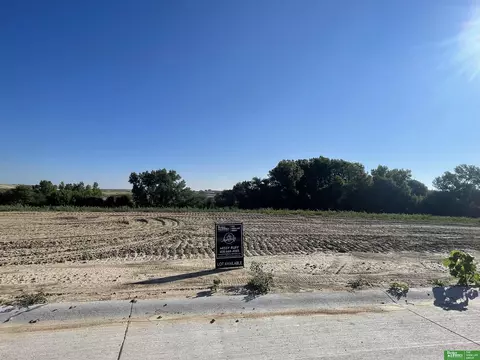 21906 Hackberry Dr, Gretna, NE 68028