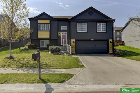 7301 Michelle Ave, La Vista, NE 68128