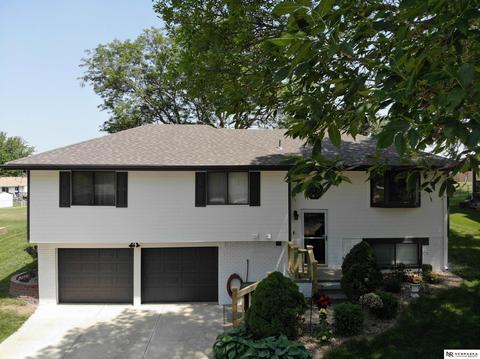 8906 Honey Locust Dr, La Vista, NE 68128