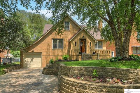 4212 Woolworth Ave, Omaha, NE 68105