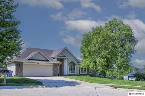 9813 Morrie Cir, Bellevue, NE 68123