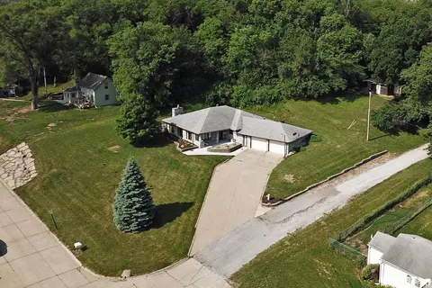 902 S Elm St, Weeping Water, NE 68463