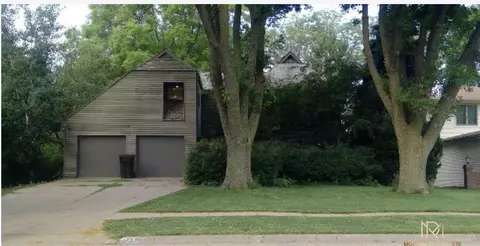 3709 Holmes Park Rd, Lincoln, NE 68506