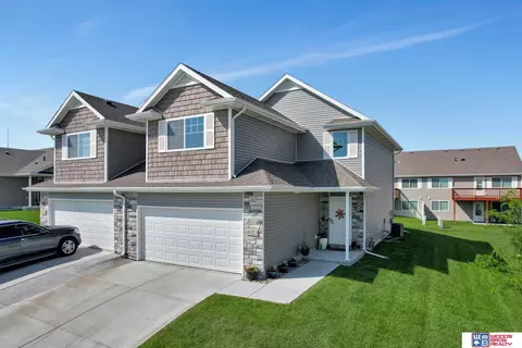 8323 Flintlock St, Lincoln, NE 68526