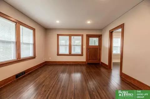 4616 Davenport St, Omaha, NE 68132