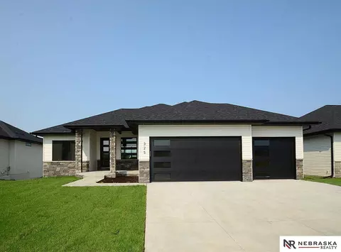 325 N 104th St, Lincoln, NE 68527