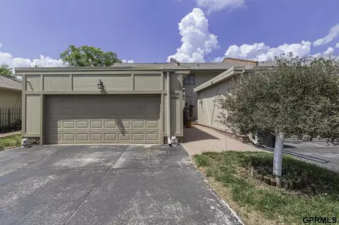 6020 Oakcrest Plz #14, Omaha, NE 68137
