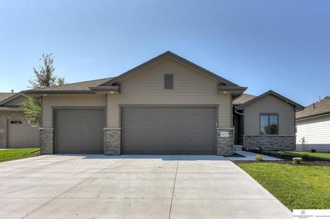 12717 Scott St, Omaha, NE 68142