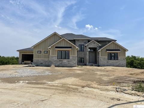 3915 S 210 Cir, Elkhorn, NE 68022