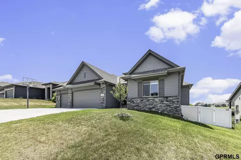 11510 S 111th St, Papillion, NE 68046
